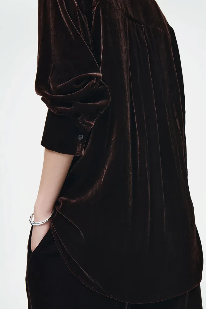 Свободная рубашка из шелка и бархата COS