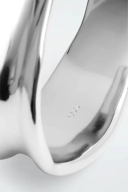 Тонкий скульптурный браслет COS   Тонкий скульптурный браслет COS