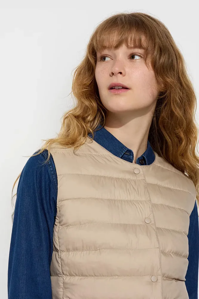 Ультралегкий пуховый жилет UNIQLO