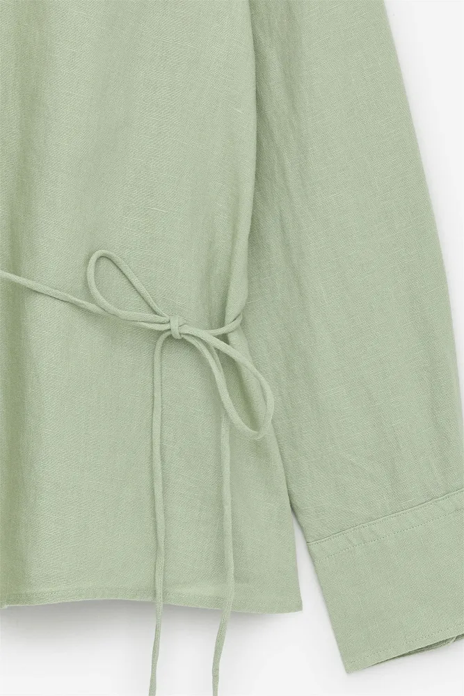 Льняная рубашка с запахом ARKET