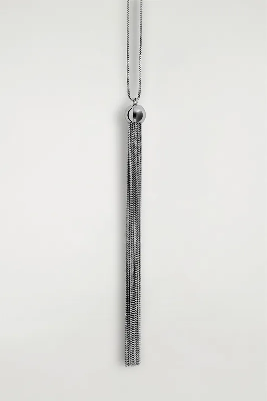 Ожерелье с подвеской из кисточек COS Ожерелье с подвеской из кисточек COS