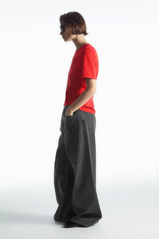 Футболка COS