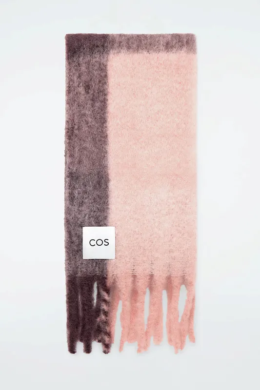 Шарф из мохера с бахромой COS Шарф из мохера с бахромой COS