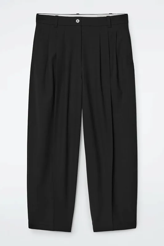 Широкие брюки со складками