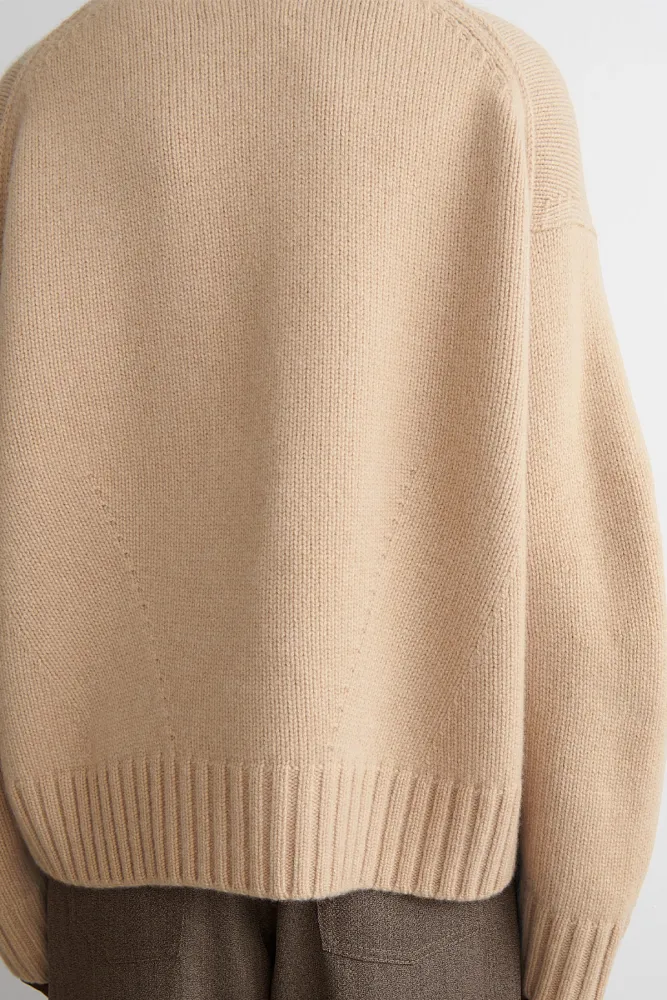 Джемпер из толстого кашемира COS