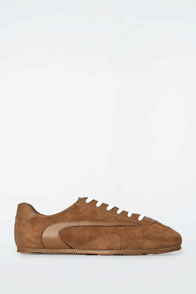 Замшевые кроссовки COS