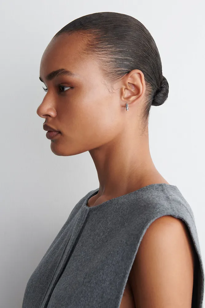 Скульптурные мини-серьги-кольца COS