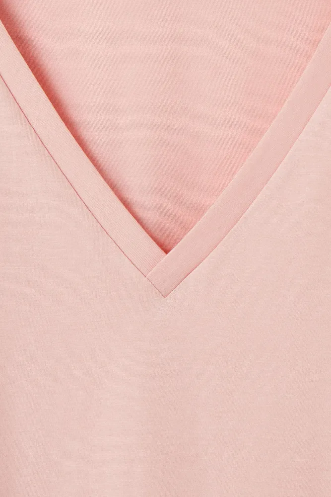 Футболка с V-образным вырезом COS