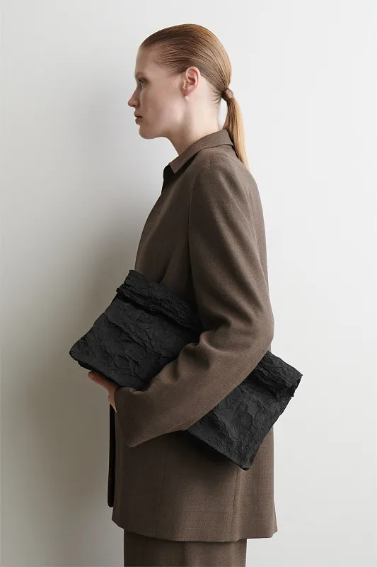 Большой клатч из мятой ткани Большой клатч из мятой ткани