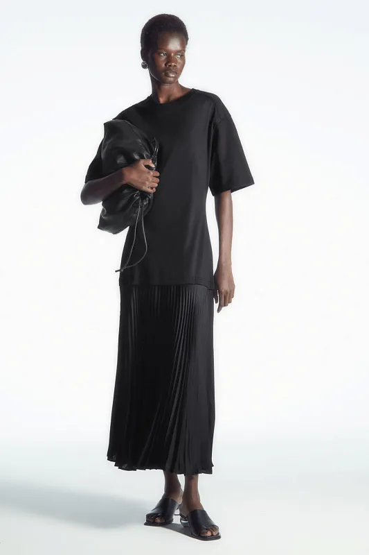 Платье-футболка с плиссированной юбкой