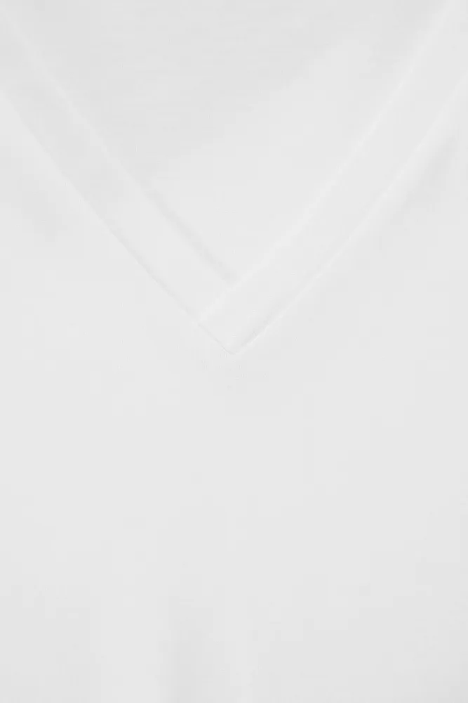 Футболка с V-образным вырезом COS