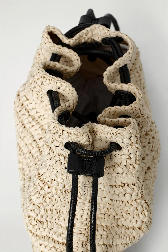 Плетеный мини-клатч Cavatelli COS