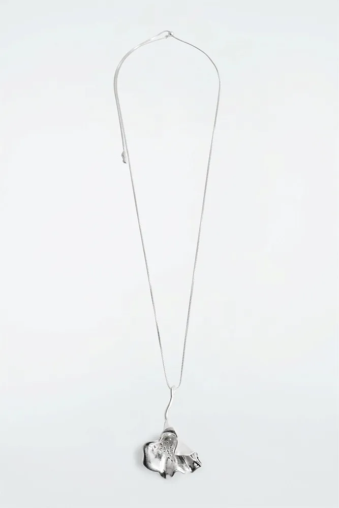 Ожерелье с цветочной подвеской COS