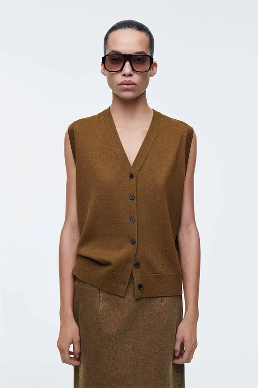 Жилет из мериносовой шерсти с V-образным вырезом