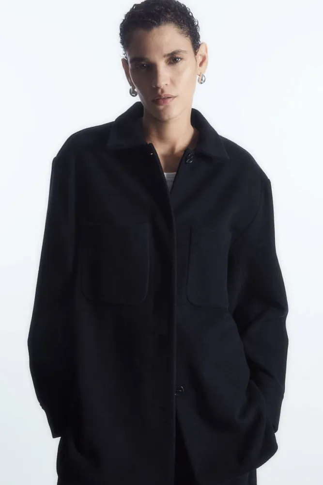 Шерстяная куртка-рубашка с накладными карманами COS