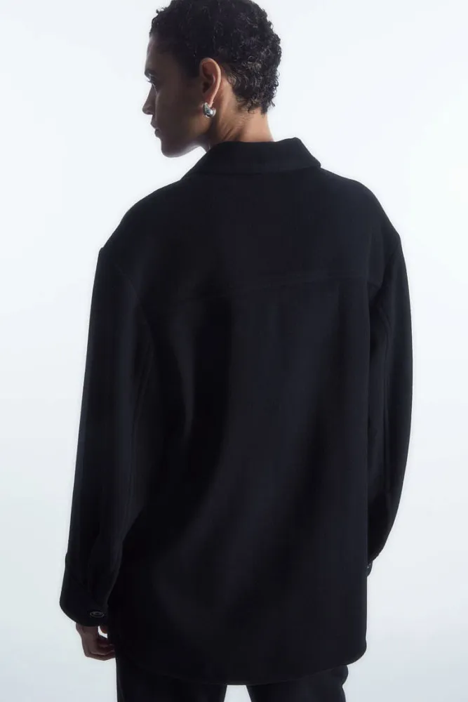 Шерстяная куртка-рубашка с накладными карманами COS