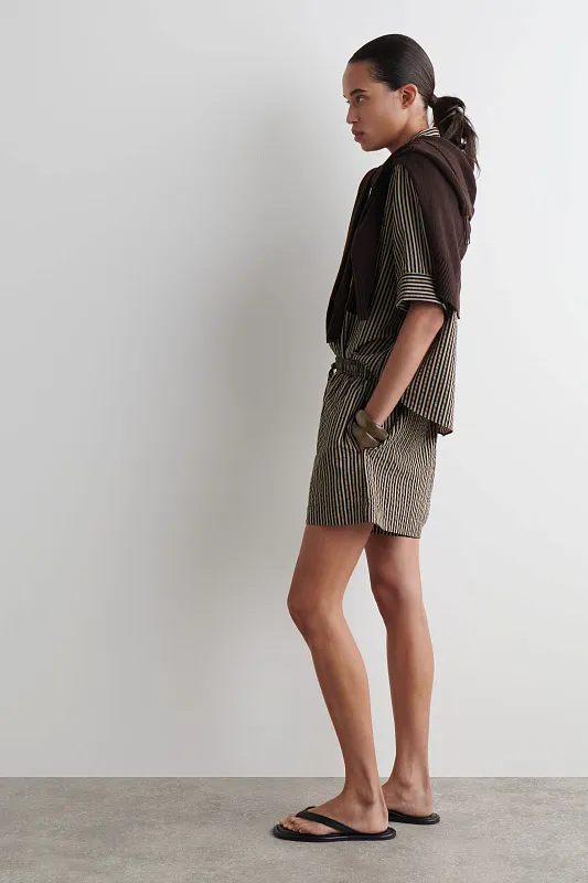 Полосатые шорты из сирсакера COS   Полосатые шорты из сирсакера COS