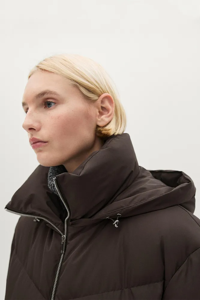 Длинный пуховик из технологичной ткани MASSIMO DUTTI