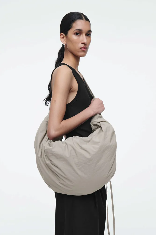 Сумка кроссбоди oversize Canopy COS