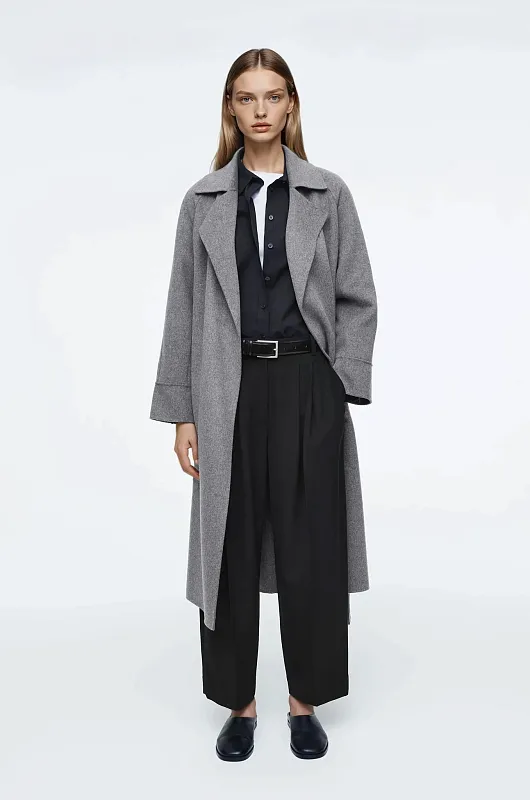 Широкие брюки со складками Широкие брюки со складками