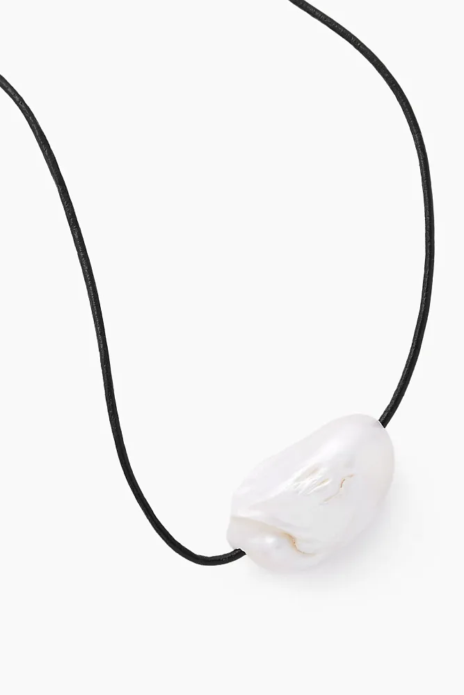 Колье с жемчугом COS