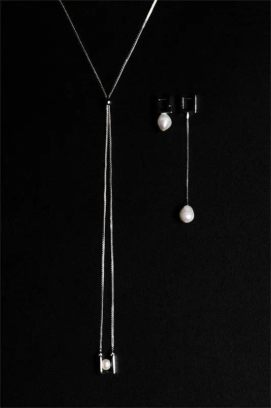 Ожерелье с прямоугольным кулоном COS Ожерелье с прямоугольным кулоном COS