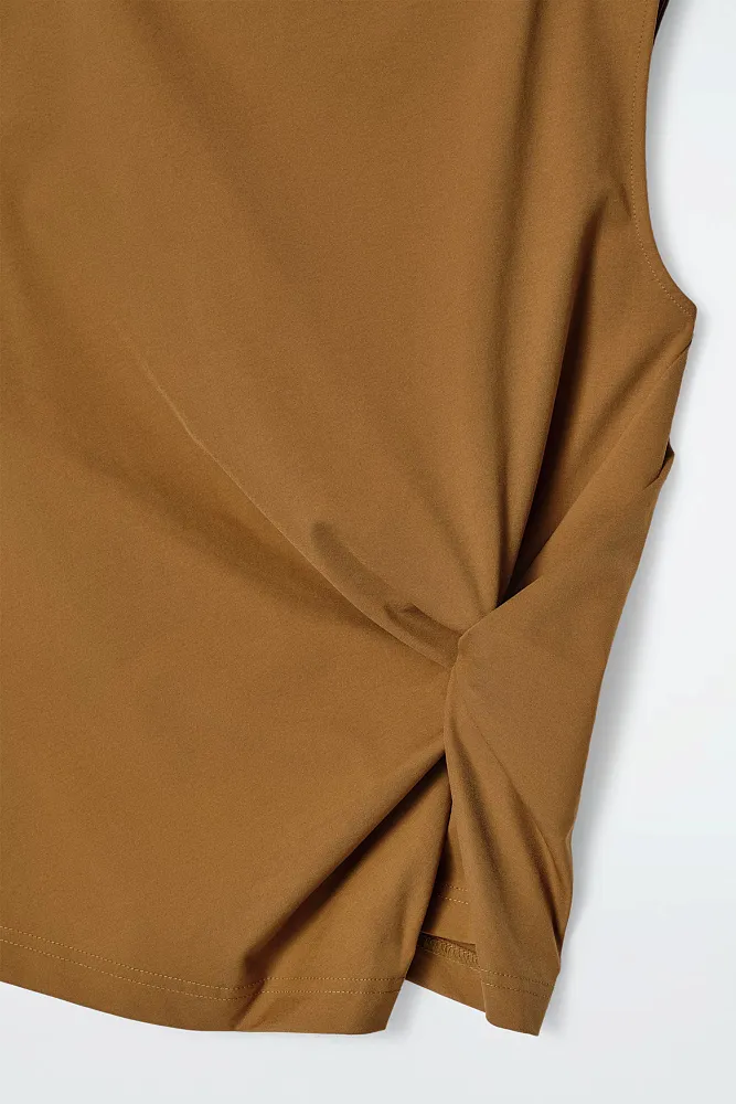 Топ с кручеными деталями COS