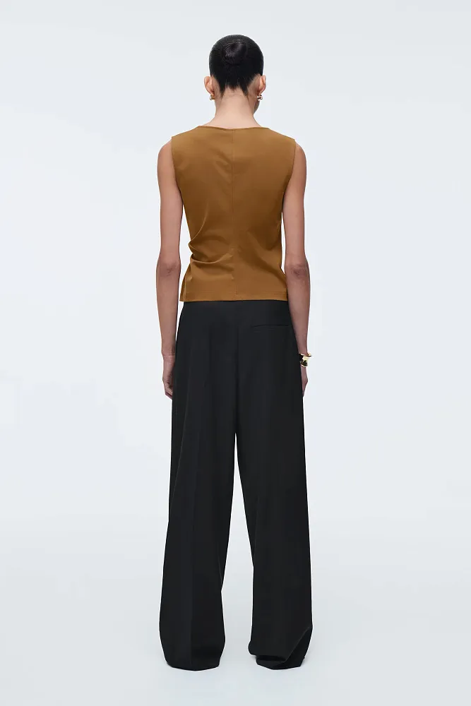 Топ с кручеными деталями COS