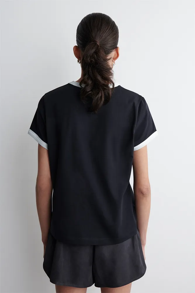 Футболка с контрастной отделкой COS