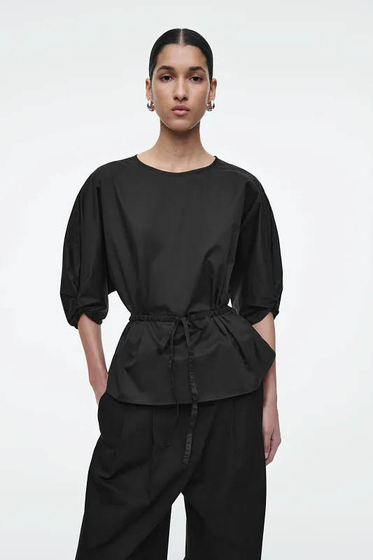 Блуза с поясом и пышными рукавами