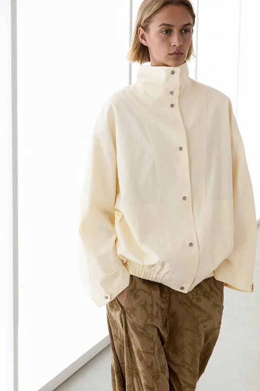 Объемная куртка-бомбер с застежками на кнопках MASSIMO DUTTI Объемная куртка-бомбер с застежками на кнопках MASSIMO DUTTI