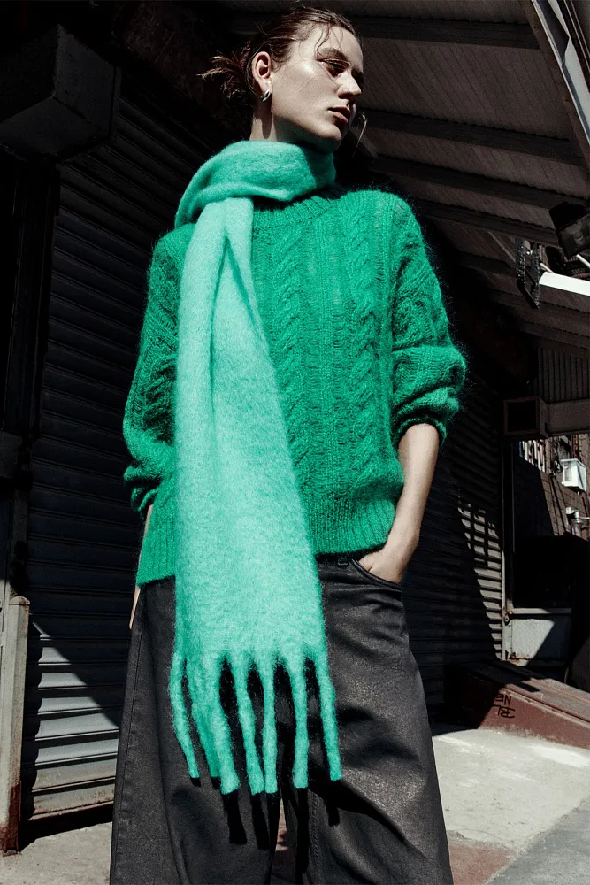 Шарф из мохера с бахромой COS