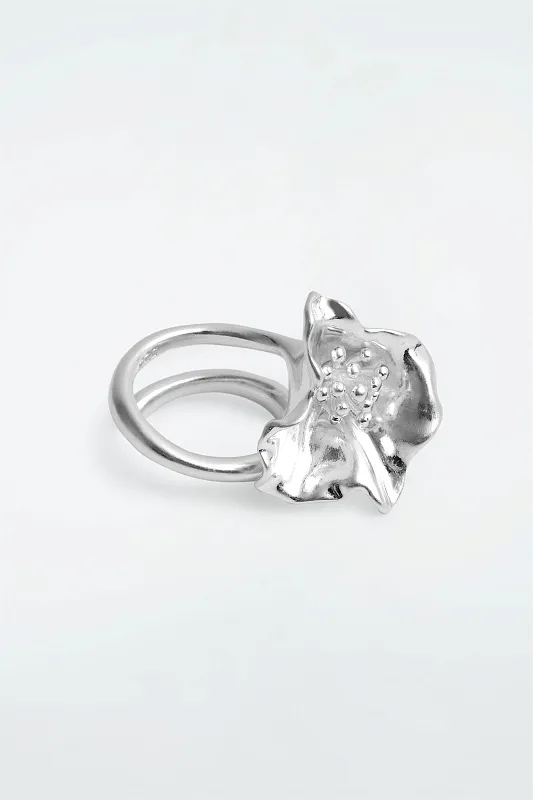 Кольцо с цветочным элементом COS   Кольцо с цветочным элементом COS