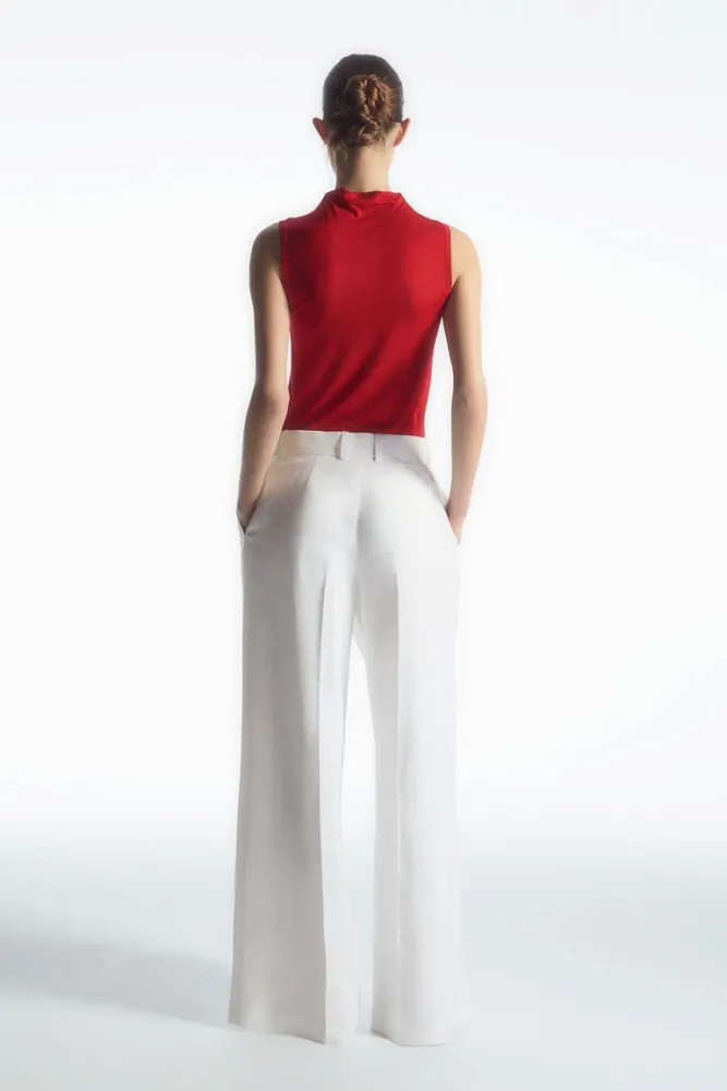 Топ с высоким воротом COS