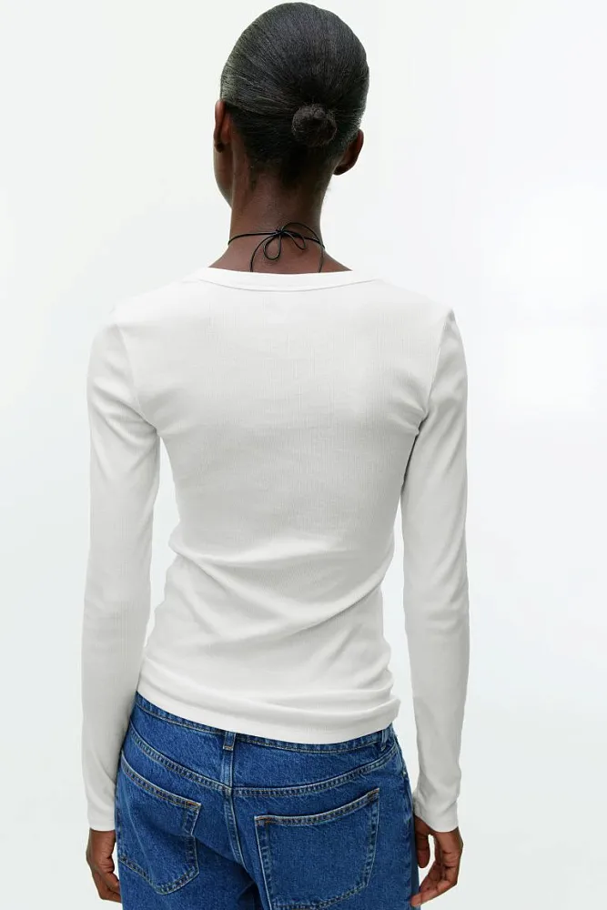 Лонгслив в рубчик с воротником "лодочка" ARKET