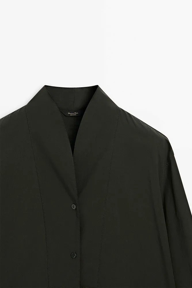 Рубашка с декоративной деталью на горловине MASSIMO DUTTI