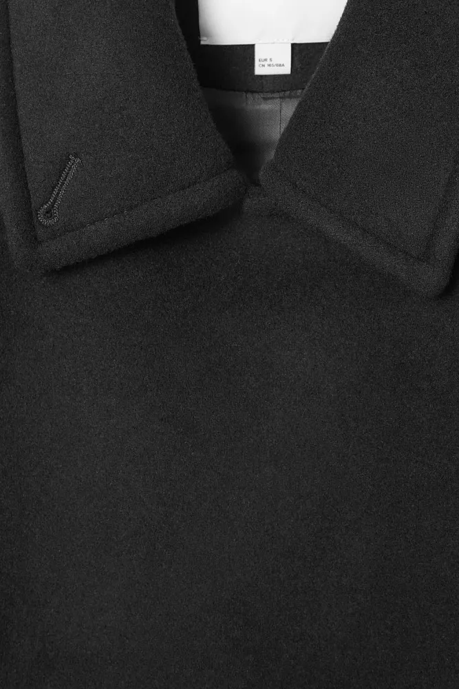 Двубортное шерстяное пальто oversize COS