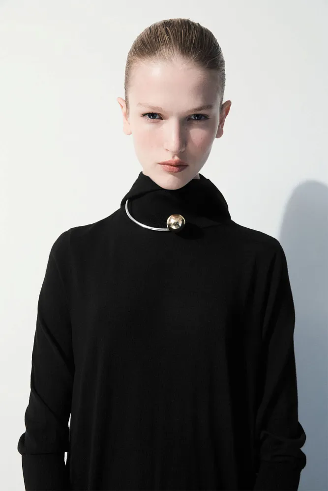 Шерстяное платье с капюшоном COS