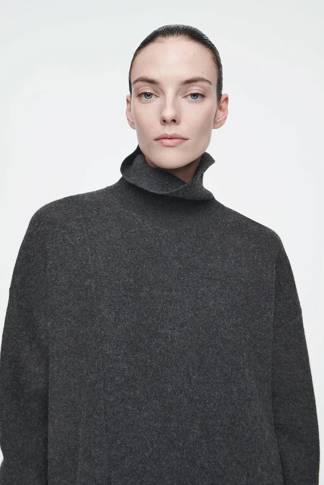 Асимметричное платье из мериносовой шерсти COS