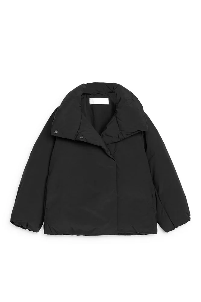 Пуховая куртка Upcycled Down с высоким воротником ARKET