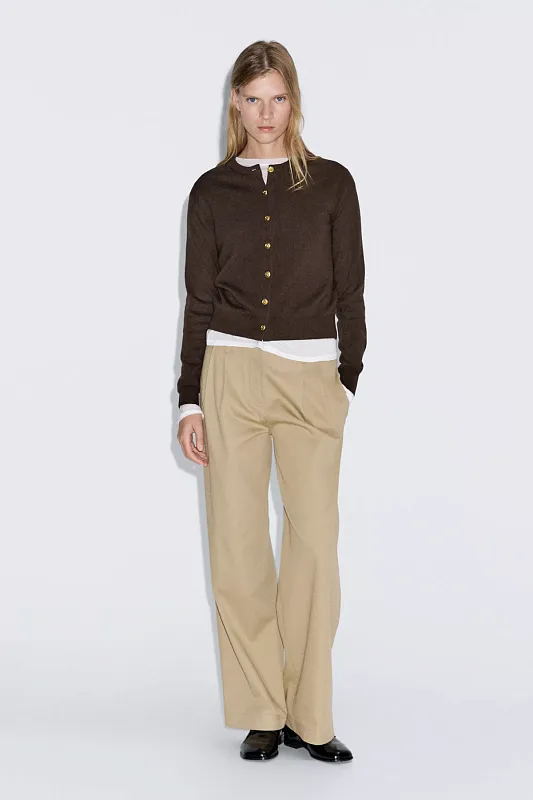 Кардиган из чистой шерсти с золотистыми пуговицами Кардиган из чистой шерсти с золотистыми пуговицами