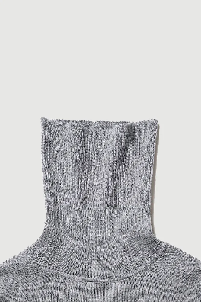 Водолазка из мериносовой шерсти UNIQLO