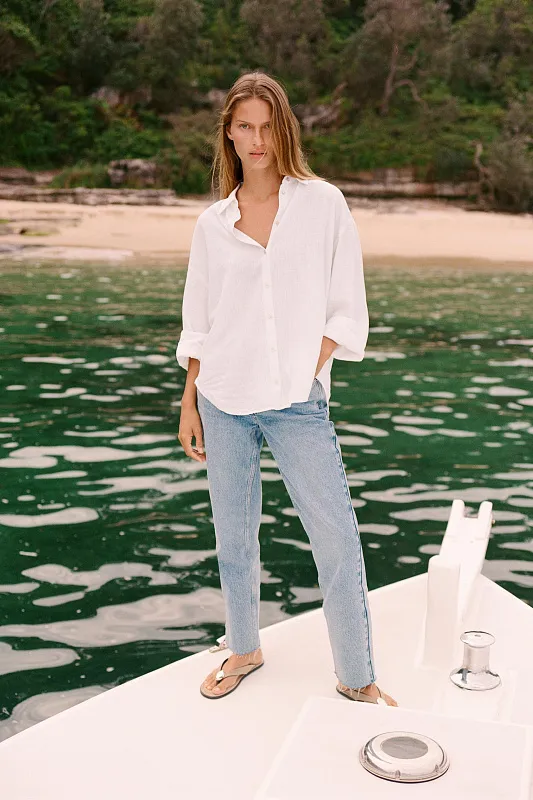 Прямые джинсы с высокой посадкой