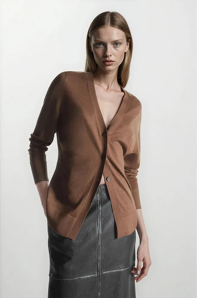 Шерстяной кардиган с v-образным вырезом