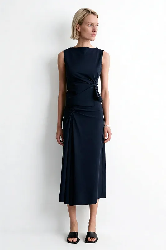 Трикотажная юбка миди с крученым элементом