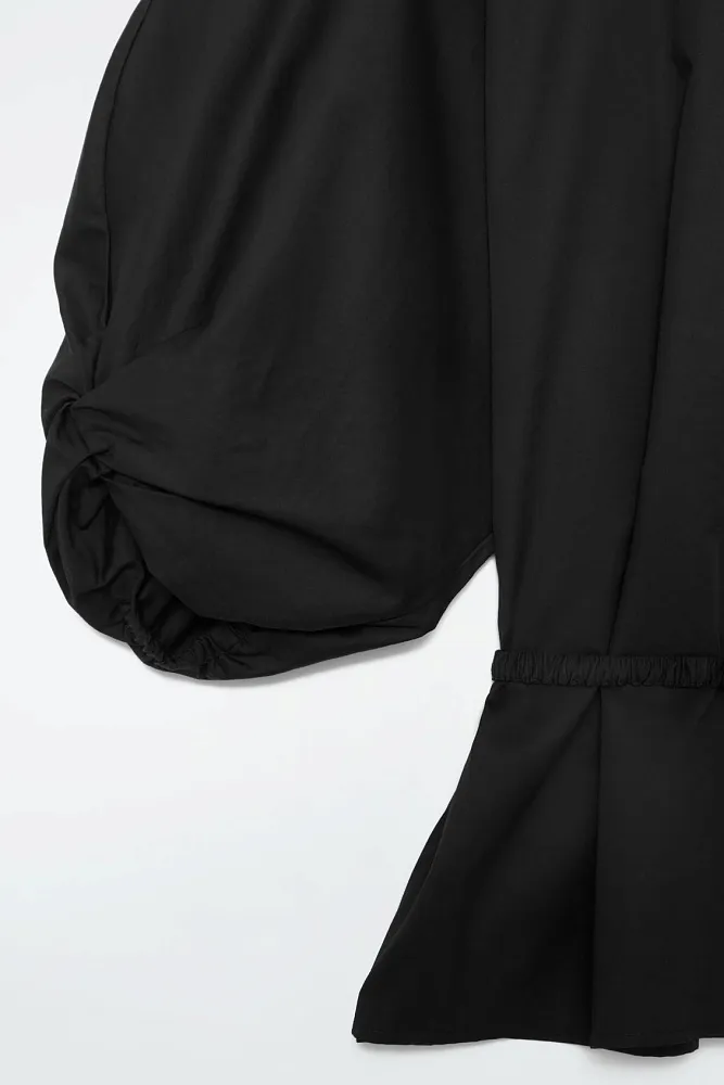 Блуза с поясом и пышными рукавами COS