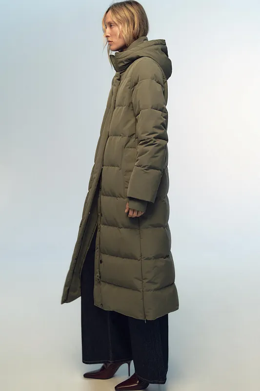 Длинный непромокаемый пуховик ZARA Длинный непромокаемый пуховик ZARA