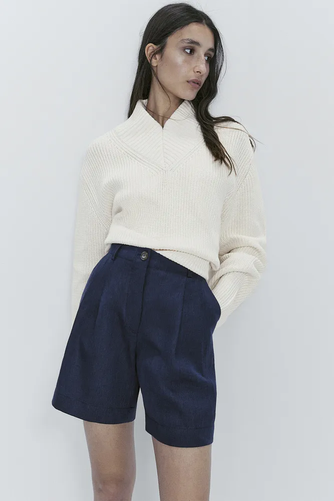 Льняные шорты с защипами MASSIMO DUTTI