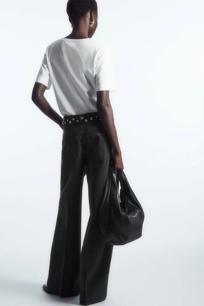 Футболка с V-образным вырезом COS