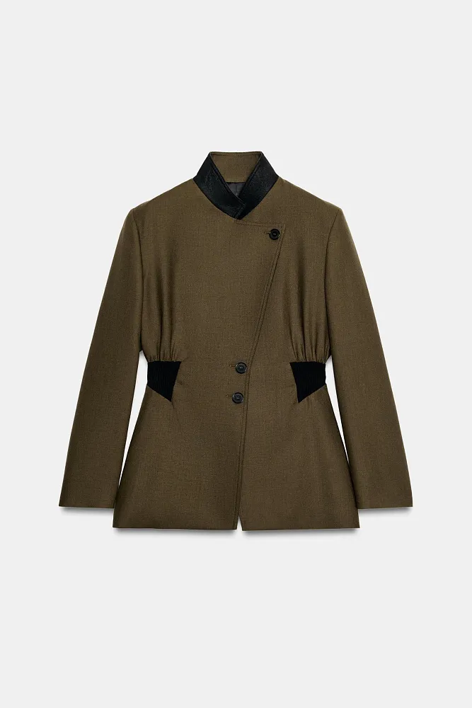 Приталенный пиджак из 100% шерсти с эластичной вставкой на талии ZARA
